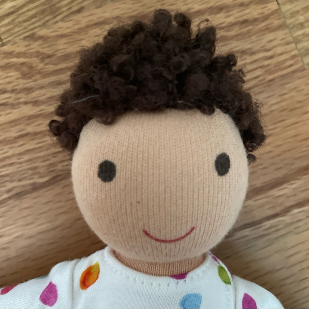 LOVEVERY Plush Doll Montessori Waldorf Gender Neutral Organic Cotton Curly Hair - Picture 7 of 7
